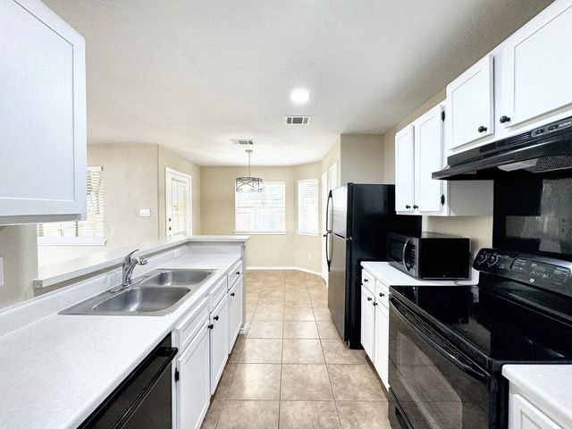 831 Sagewood TRL, San Marcos, TX 78666