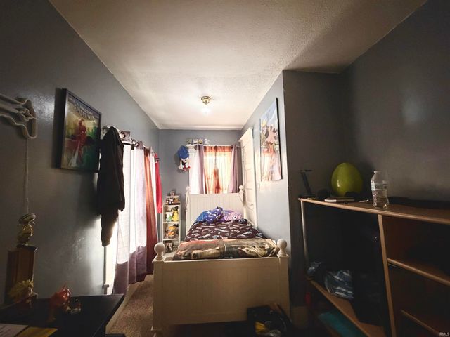 1126 Edwardsburg Avenue, Elkhart, IN 46516