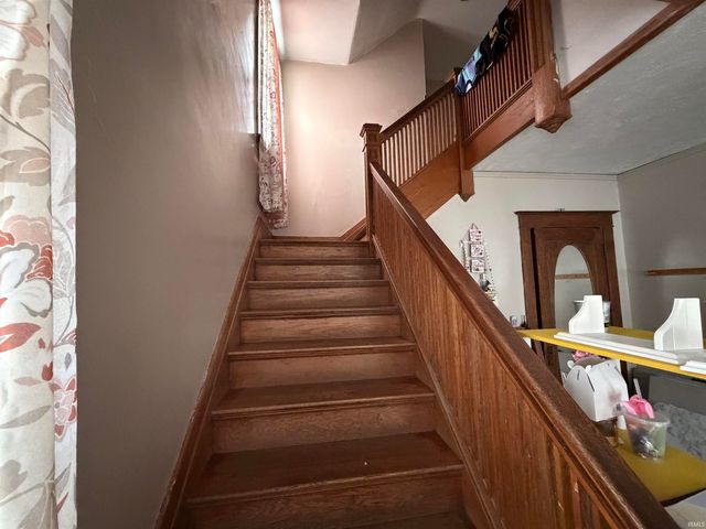 1126 Edwardsburg Avenue, Elkhart, IN 46516