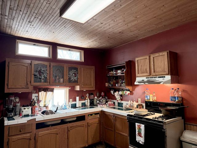 1126 Edwardsburg Avenue, Elkhart, IN 46516