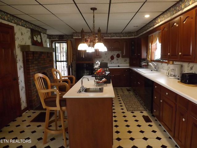 1031 Shawanee Rd, Harrogate, TN 37752