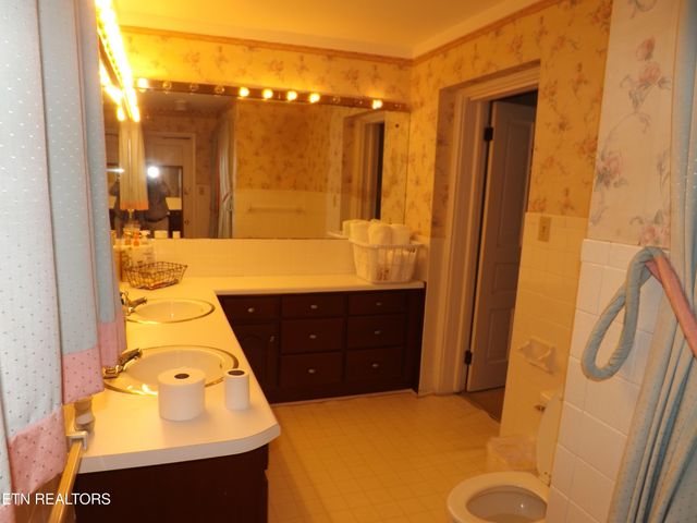 1031 Shawanee Rd, Harrogate, TN 37752