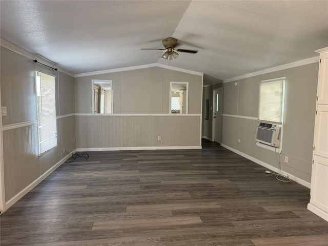 599 S Cochran Street, Willis, TX 77378
