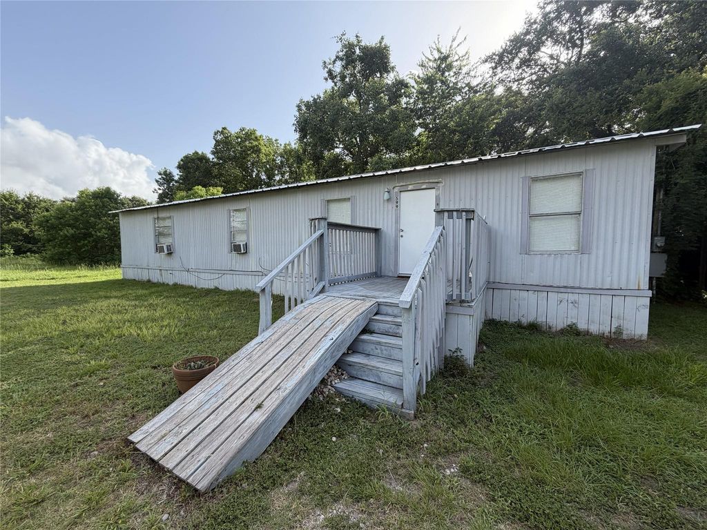 599 S Cochran Street, Willis, TX 77378