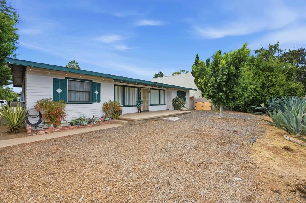 1045 N Escondido Boulevard, Escondido, CA 92026 — exterior