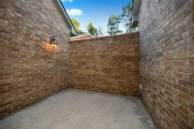 7 Dunwood Springs Court, Shenandoah, TX 77381