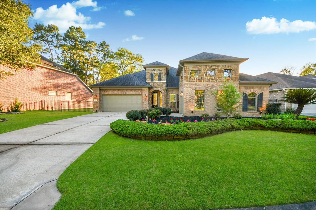 7 Dunwood Springs Court, Shenandoah, TX 77381