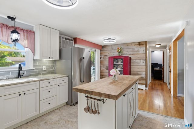 9 Overhill Road, Enfield, CT 06082