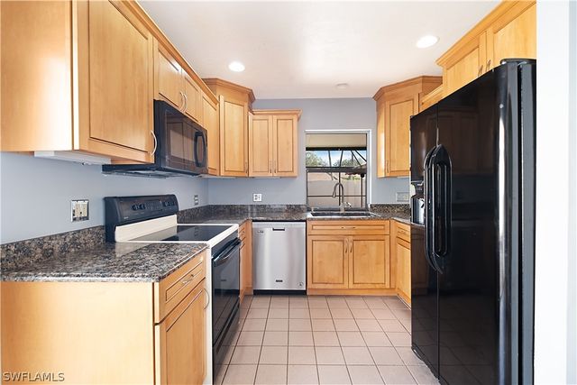 1250 Jardin DR, Naples, FL 34104