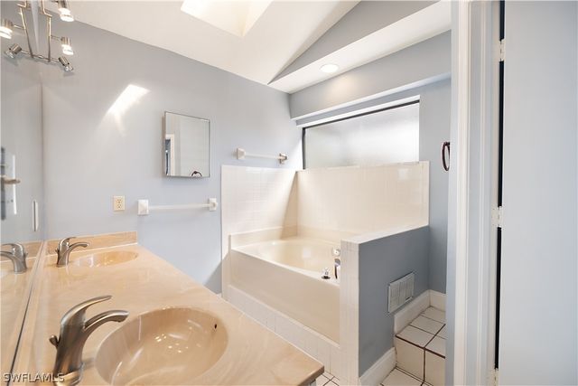 1250 Jardin DR, Naples, FL 34104