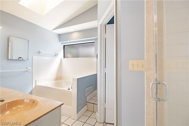 1250 Jardin DR, Naples, FL 34104