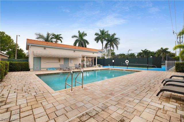 1250 Jardin DR, Naples, FL 34104