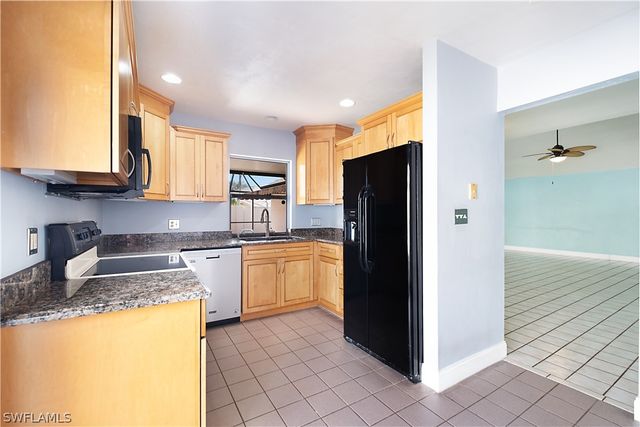 1250 Jardin DR, Naples, FL 34104