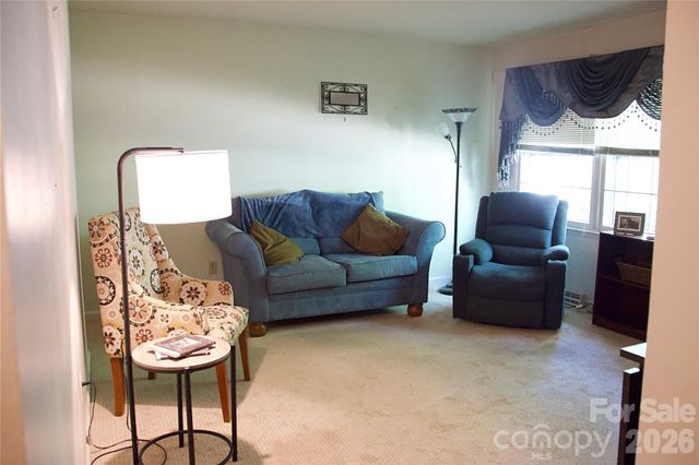 4631 Highlake Drive, Charlotte, NC 28215