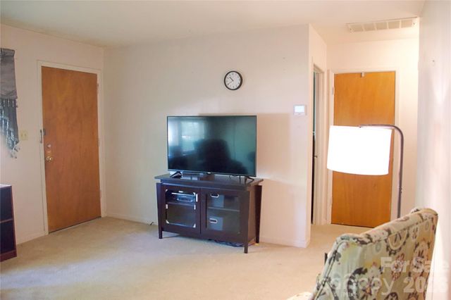 4631 Highlake Drive, Charlotte, NC 28215