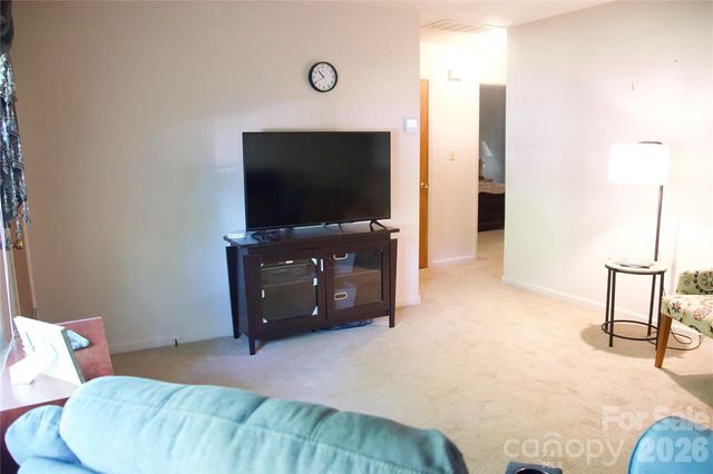 4631 Highlake Drive, Charlotte, NC 28215