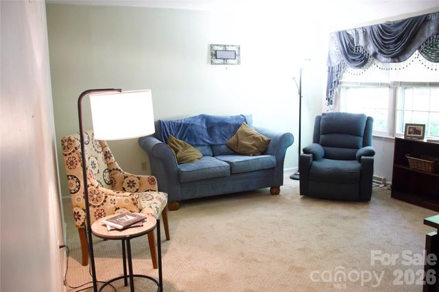 4631 Highlake Drive, Charlotte, NC 28215