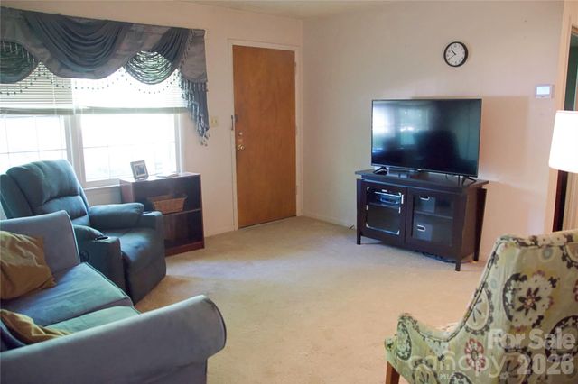 4631 Highlake Drive, Charlotte, NC 28215