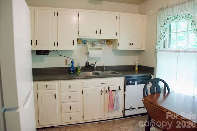4631 Highlake Drive, Charlotte, NC 28215