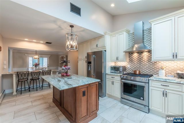 6 Livi Court 1, Elmwood Park, NJ 07407
