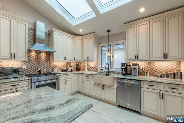 6 Livi Court 1, Elmwood Park, NJ 07407