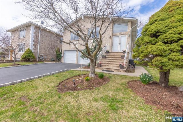 6 Livi Court 1, Elmwood Park, NJ 07407