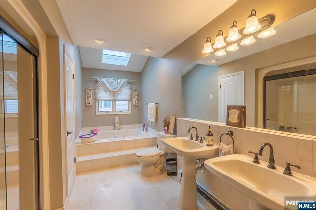 6 Livi Court 1, Elmwood Park, NJ 07407