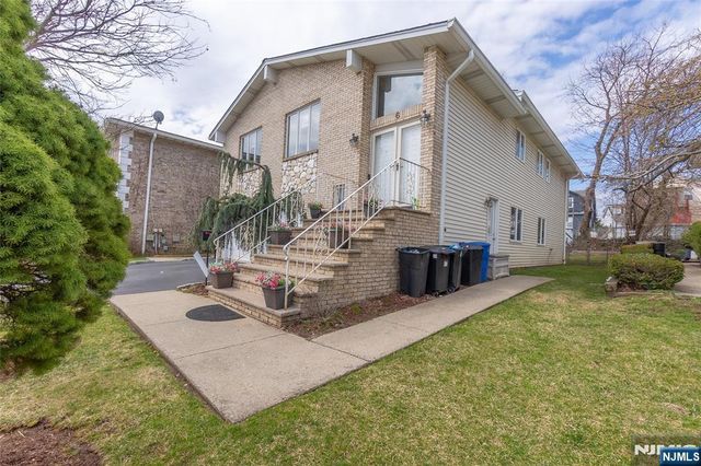 6 Livi Court 1, Elmwood Park, NJ 07407