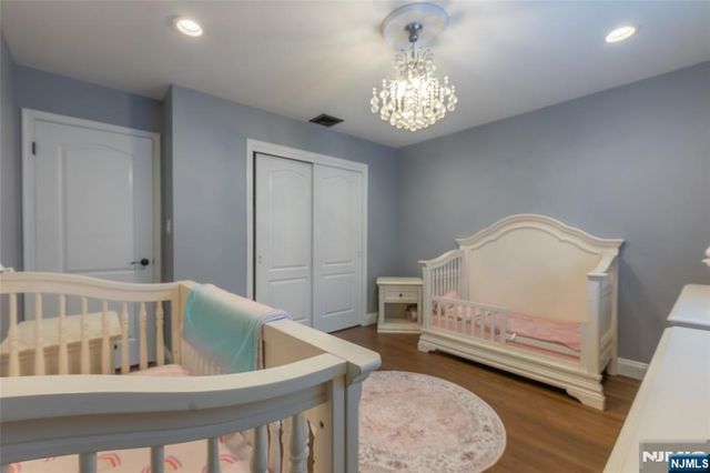 6 Livi Court 1, Elmwood Park, NJ 07407