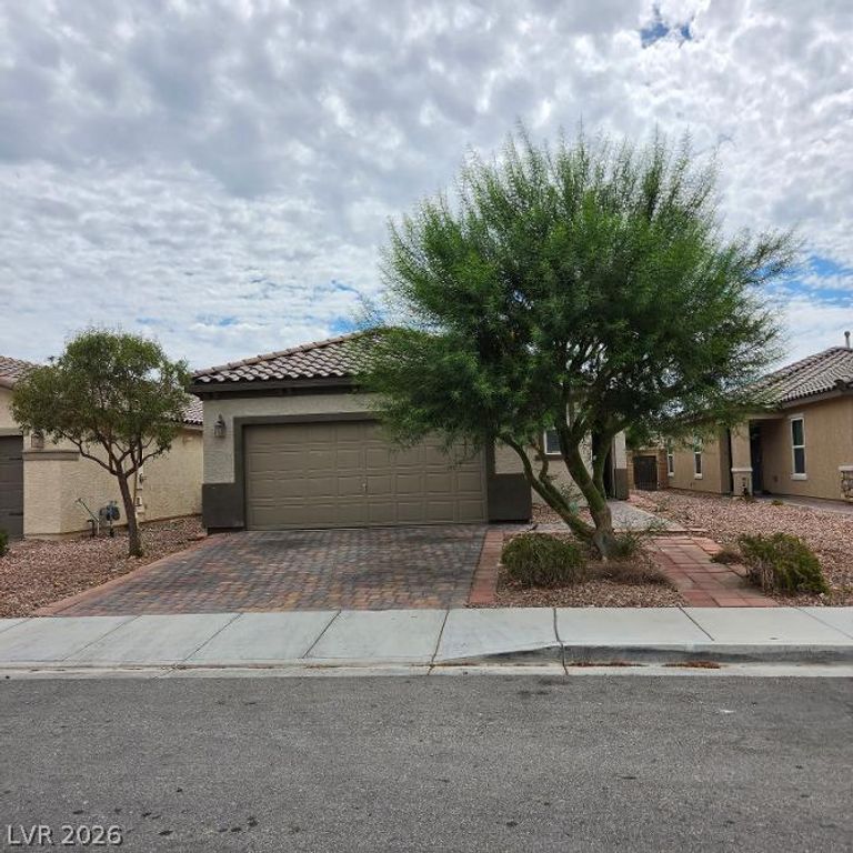 8852 West Quarterhorse Lane, Las Vegas, NV 89148