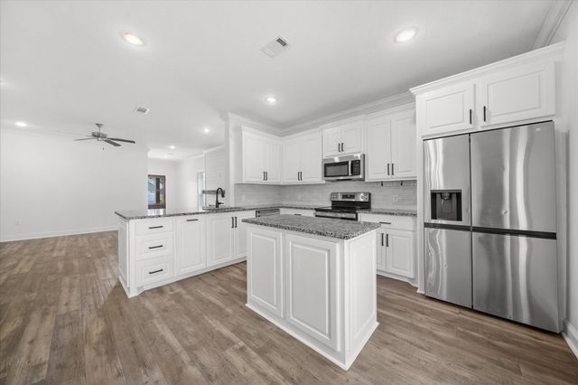 44 N Barnes Field Dr., Hattiesburg, MS 39402