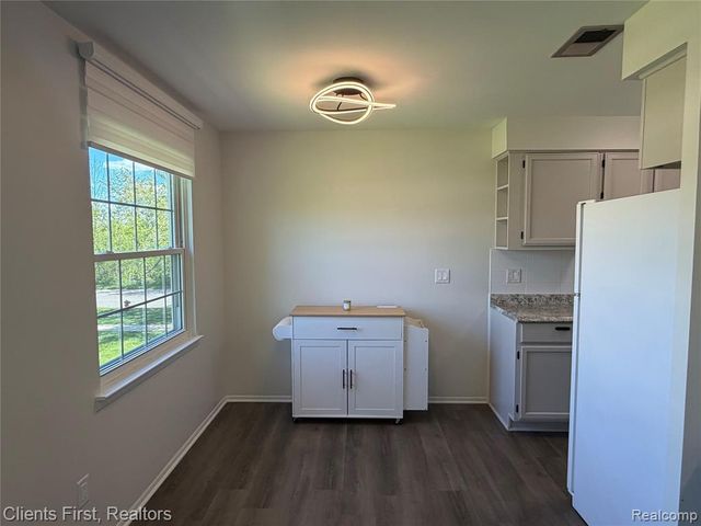 204 Princeton Drive, South Lyon, MI 48178