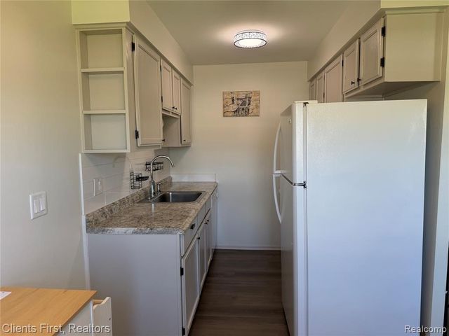 204 Princeton Drive, South Lyon, MI 48178
