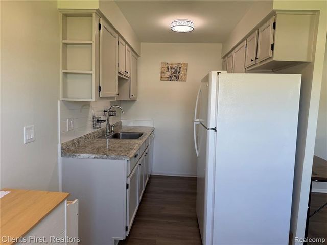 204 Princeton Drive, South Lyon, MI 48178