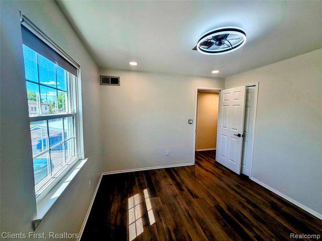 204 Princeton Drive, South Lyon, MI 48178