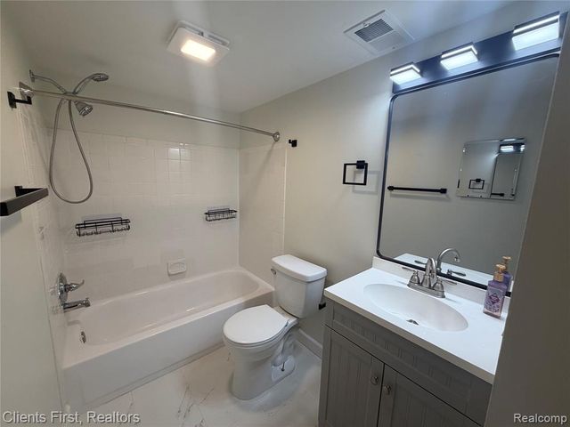 204 Princeton Drive, South Lyon, MI 48178