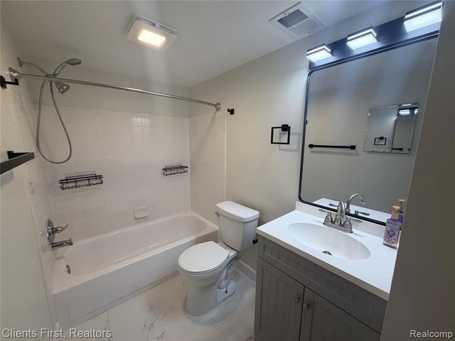 204 Princeton Drive, South Lyon, MI 48178