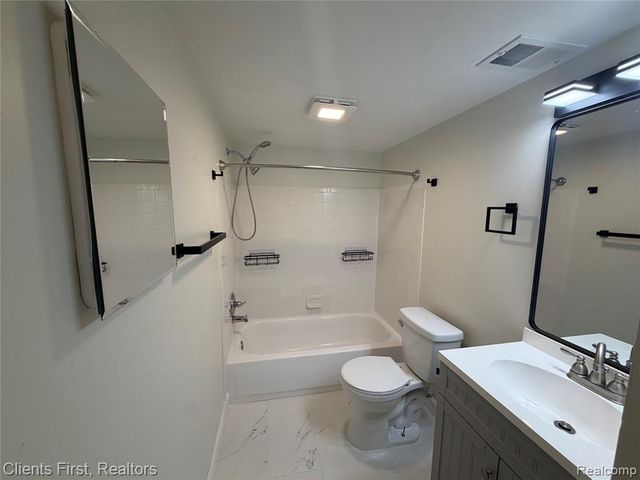 204 Princeton Drive, South Lyon, MI 48178