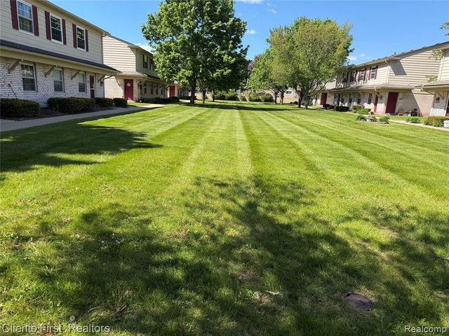 204 Princeton Drive, South Lyon, MI 48178