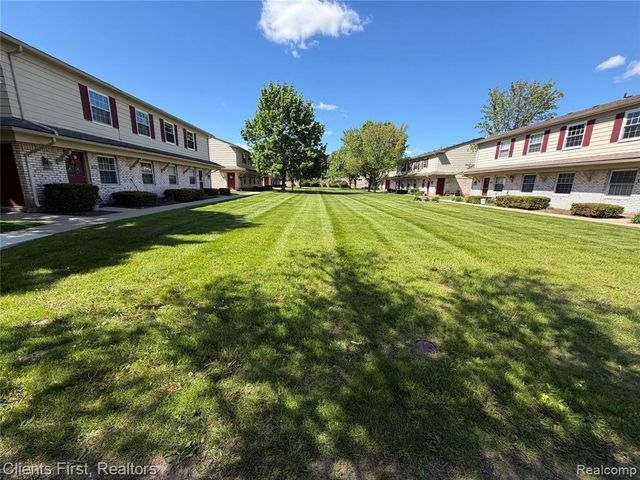 204 Princeton Drive, South Lyon, MI 48178