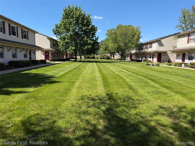 204 Princeton Drive, South Lyon, MI 48178