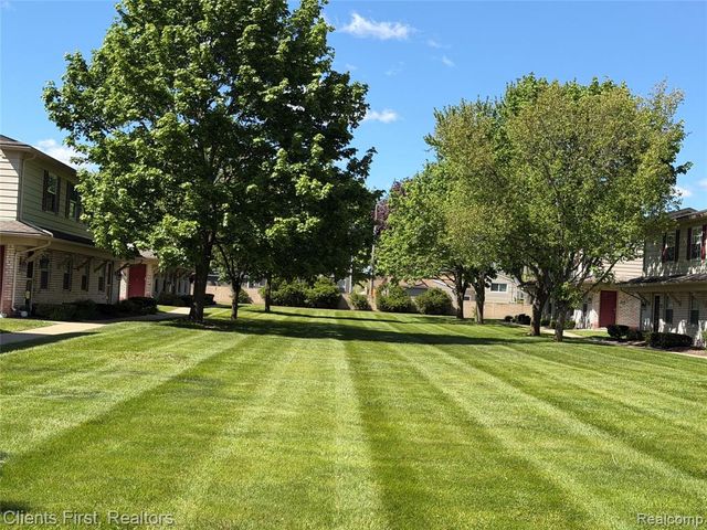 204 Princeton Drive, South Lyon, MI 48178