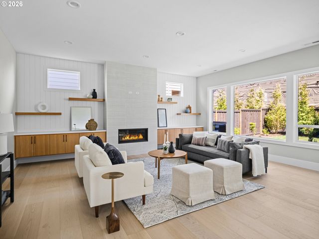3652 Nw LANA Pl, Portland, OR 97229