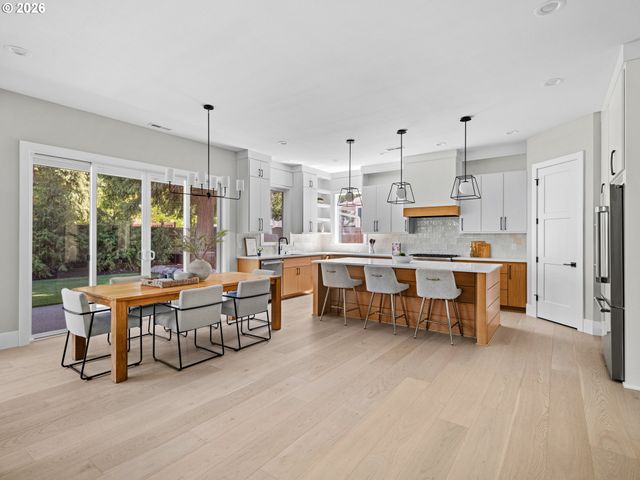 3652 Nw LANA Pl, Portland, OR 97229