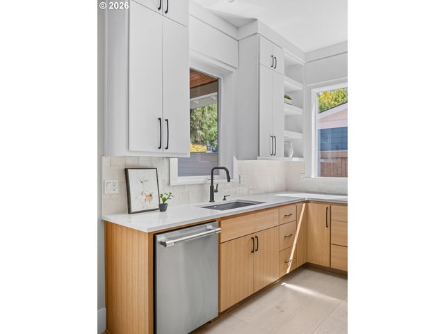 3652 Nw LANA Pl, Portland, OR 97229