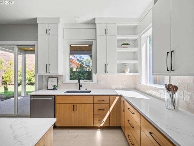 3652 Nw LANA Pl, Portland, OR 97229