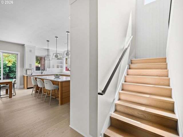 3652 Nw LANA Pl, Portland, OR 97229