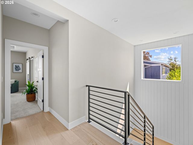 3652 Nw LANA Pl, Portland, OR 97229
