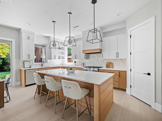 3652 Nw LANA Pl, Portland, OR 97229