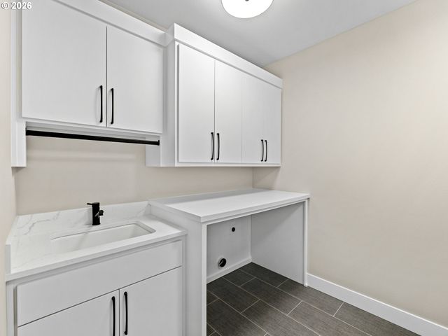 3652 Nw LANA Pl, Portland, OR 97229